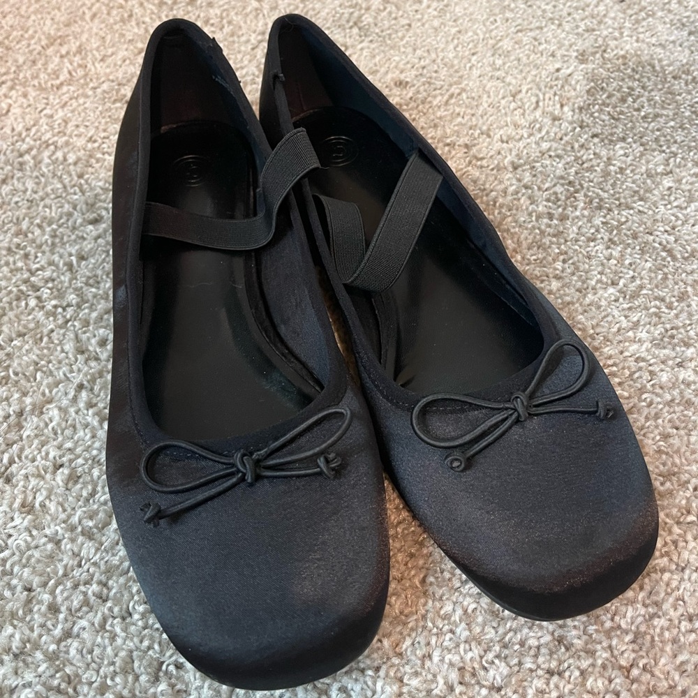 Urban Outfitters Kendra ballet flats in Black Satin